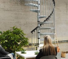 schody spiralne metalowe zewnętrzne