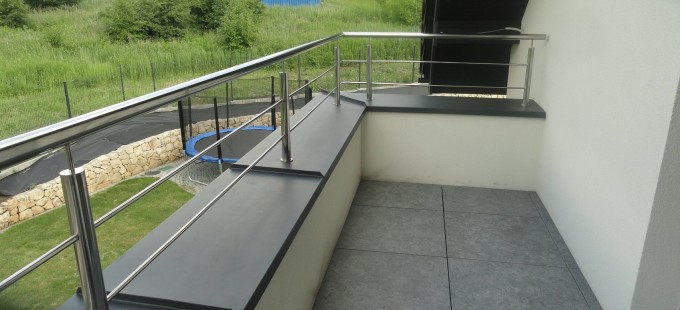 Nasza firma oferuje: schody dywanowe kraków, balustrady z kwasówki, schody półkowe, schody dywanowe, schody wspornikowe